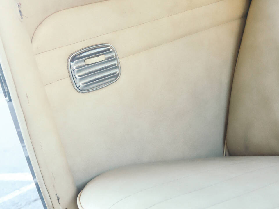 Image 109/130 of Volkswagen Beetle 1200 Export &quot;Oval&quot; (1954)