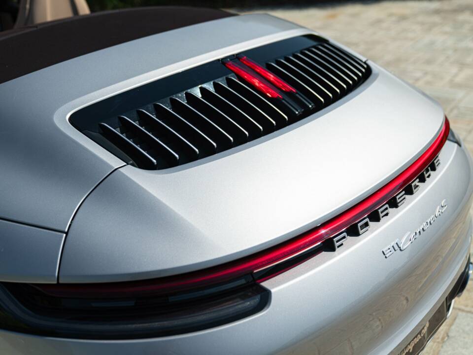 Image 22/50 of Porsche 911 Carrera 4S (2019)