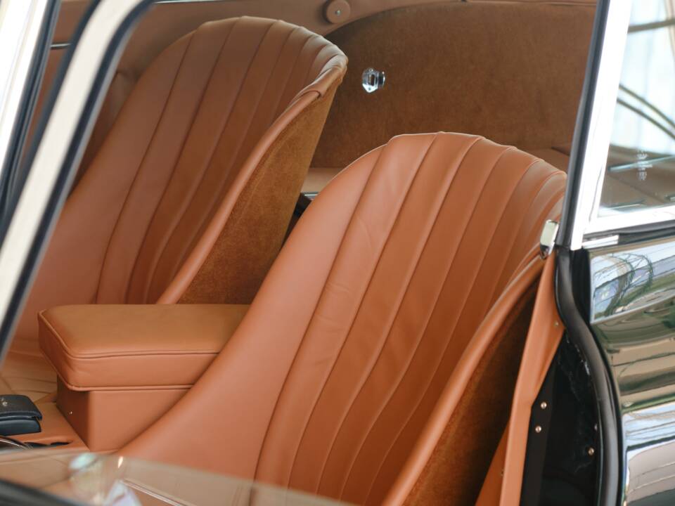 Image 48/50 de Jaguar E-Type (1970)