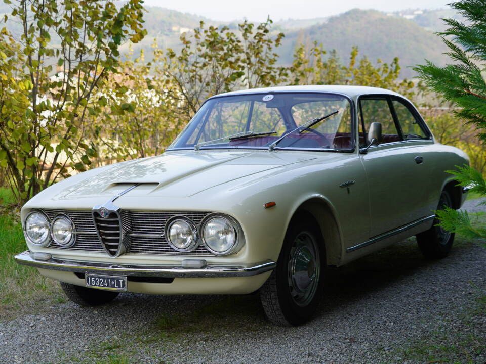 Image 31/32 of Alfa Romeo 2600 Sprint (1963)