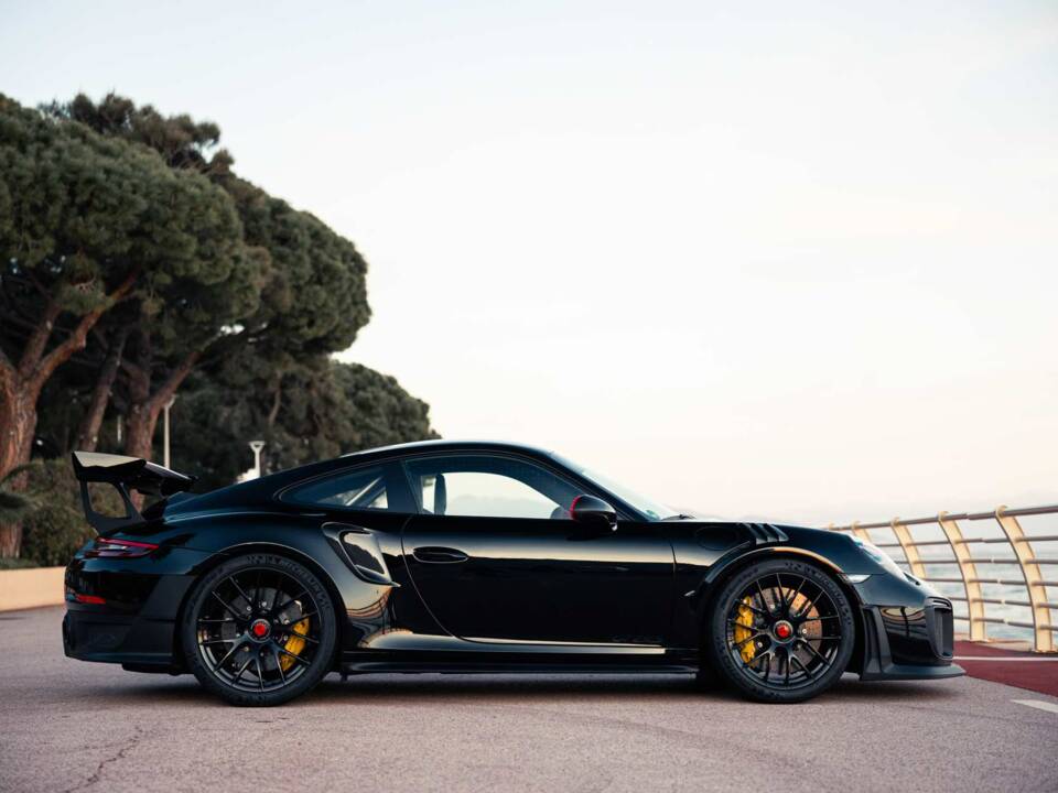 Image 4/20 of Porsche 911 GT2 RS Weissach (2018)