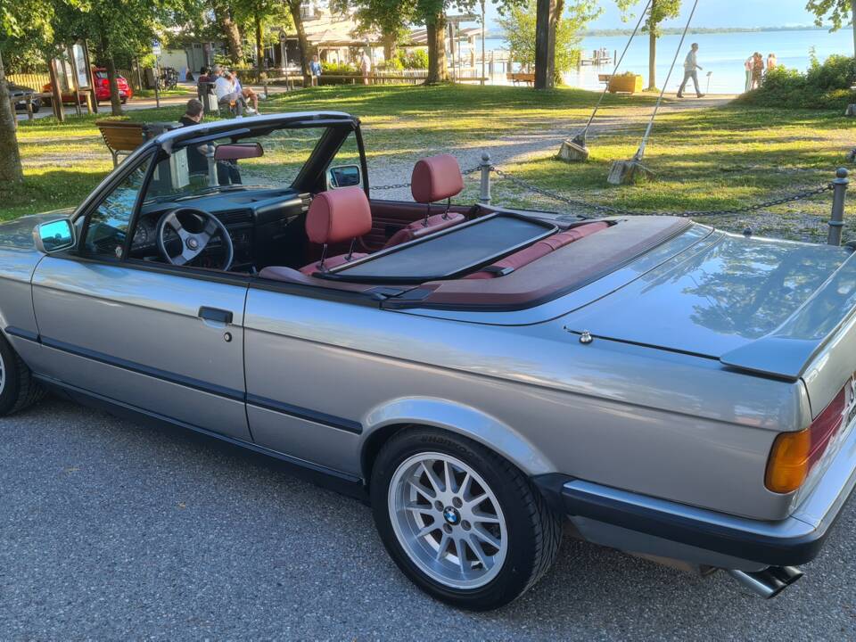 Image 4/18 of BMW 325i (1987)