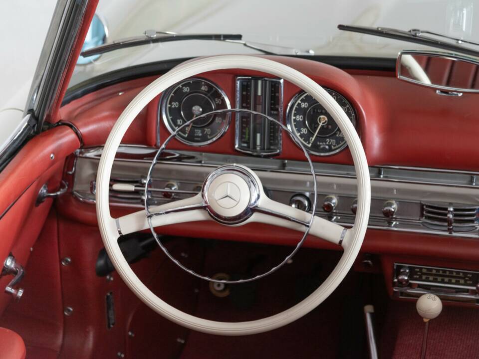 Image 40/50 of Mercedes-Benz 300 SL Roadster (1961)
