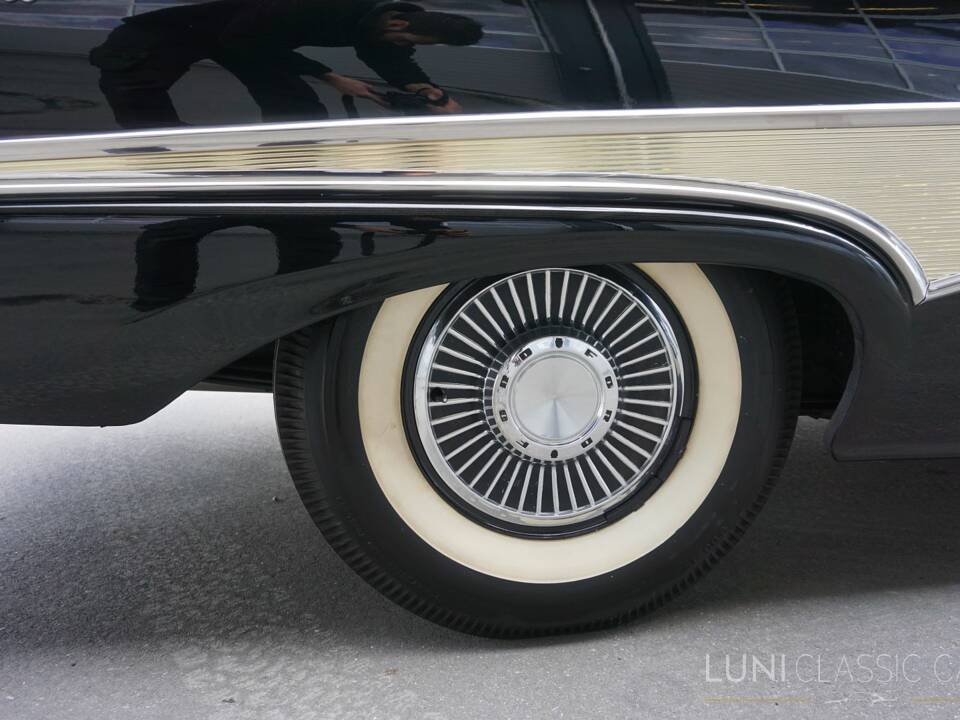 Image 31/77 of Ford Fairlane 500 Club Victoria (1958)