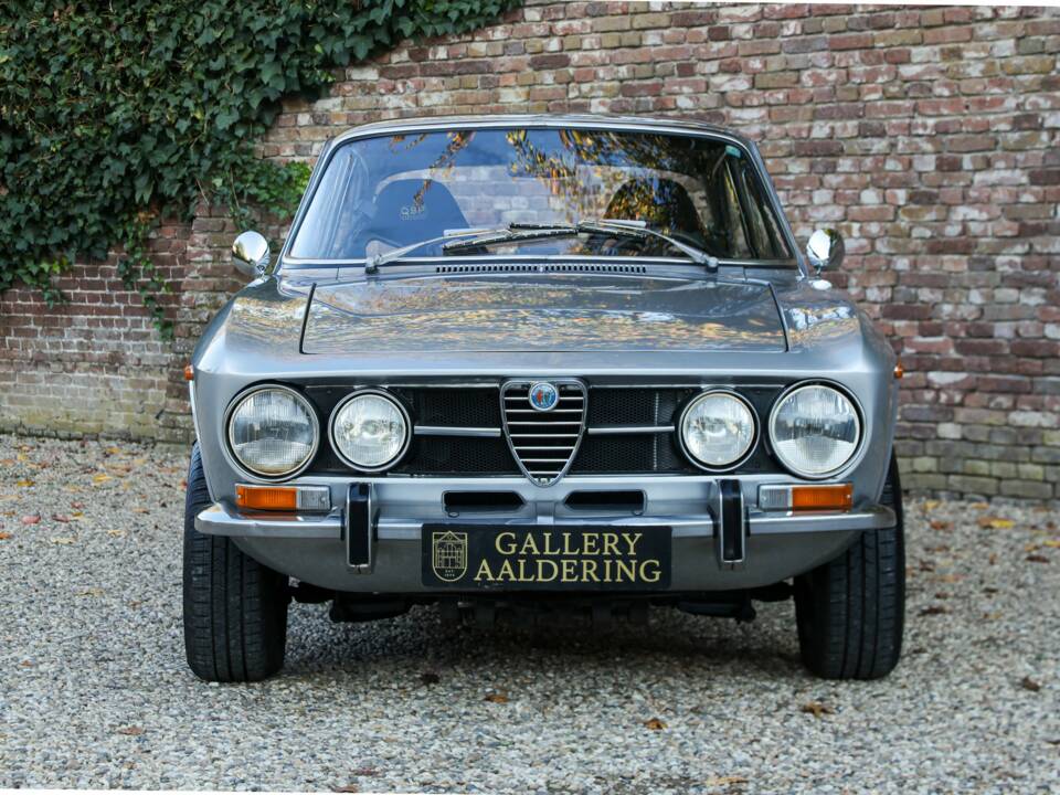 Image 40/50 of Alfa Romeo 1750 GT Veloce (1970)