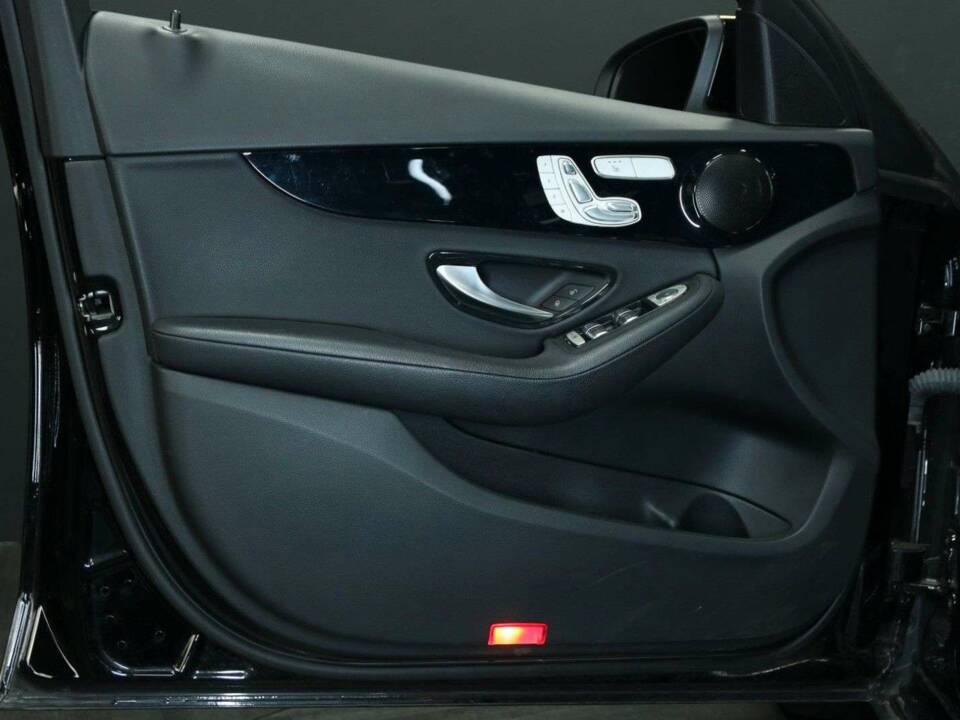 Bild 10/49 von Mercedes-Benz C 220 d 4MATIC (2021)