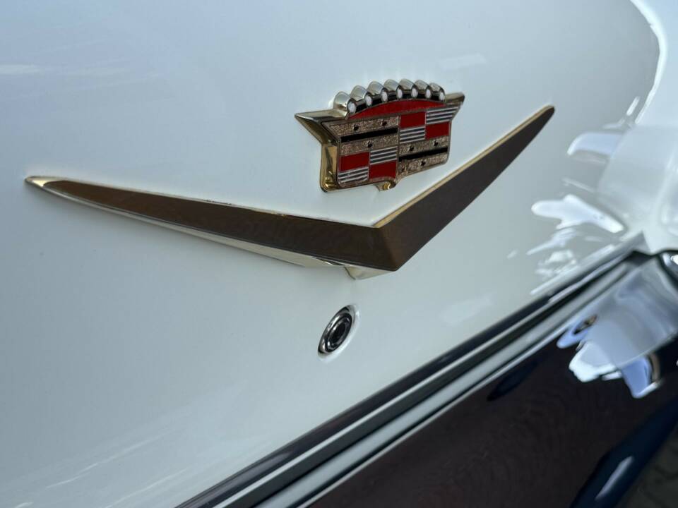 Image 20/34 de Cadillac 62 Sedan DeVille (1957)
