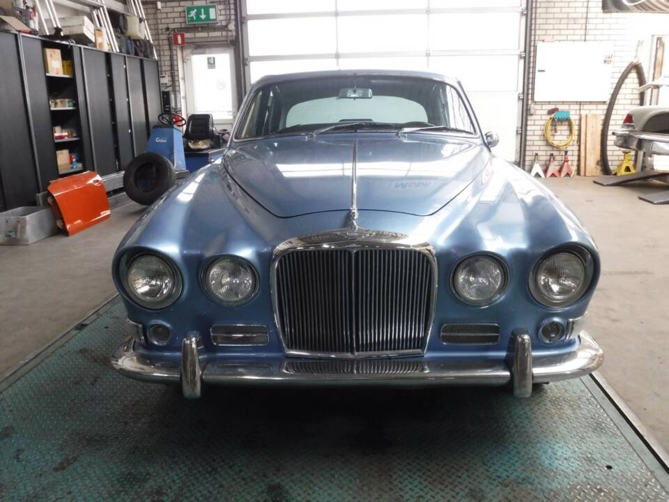 Image 2/50 of Jaguar 420 (1967)