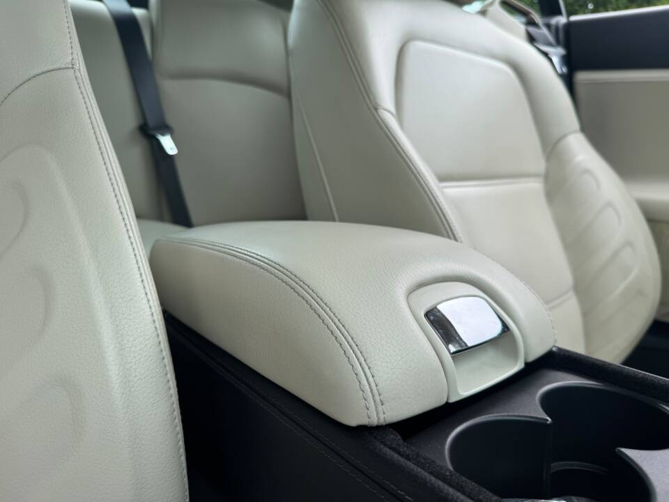 Image 44/49 of Jaguar XKR (2007)