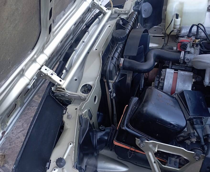 Image 40/51 of BMW 318i (1985)