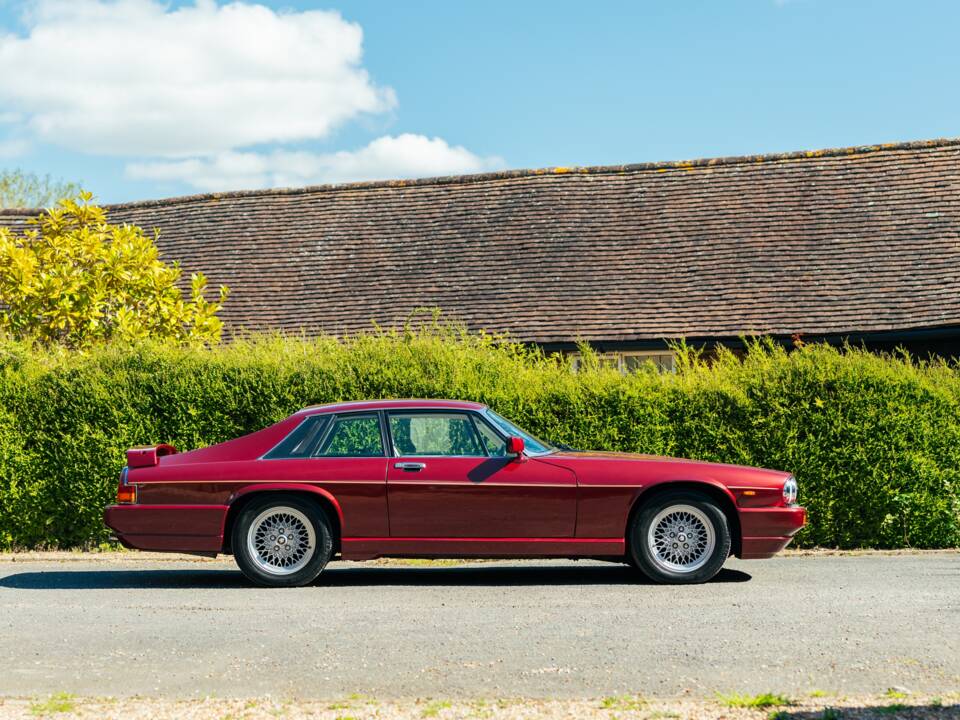Image 16/50 of Jaguar XJR-S V12 Le Mans (1991)