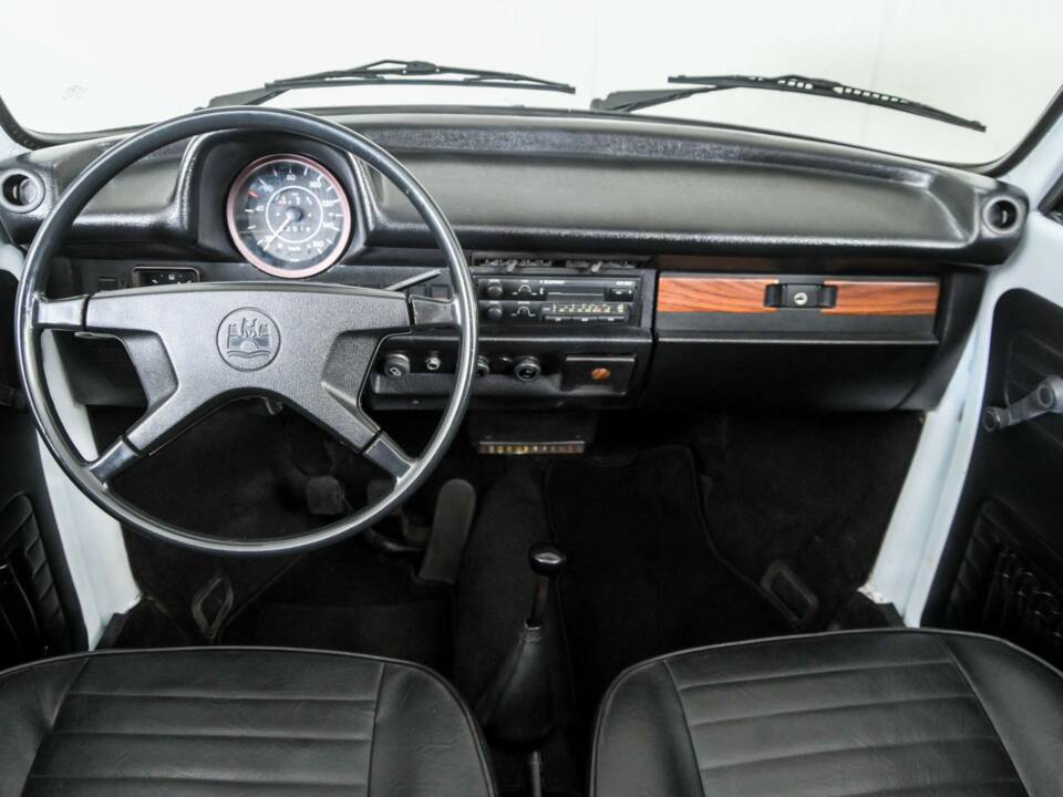 Bild 7/50 von Volkswagen Käfer 1303 LS (1976)
