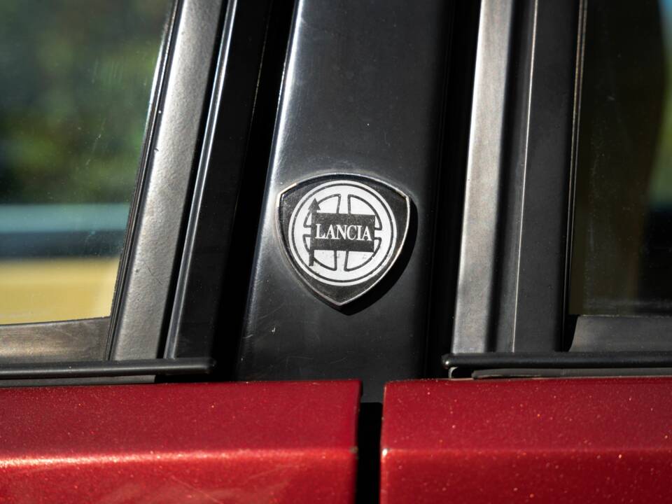 Image 61/63 of Lancia Delta HF Integrale Evoluzione II (1994)