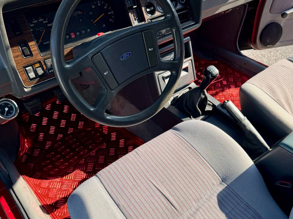 Image 10/15 of Ford Granada Turnier 2.8 (1984)