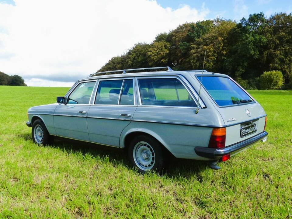 Mercedes-Benz 200 T (S 123) grau 1984