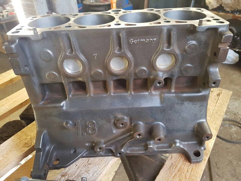 Image 26/32 of Audi 80 1.6 (1986)