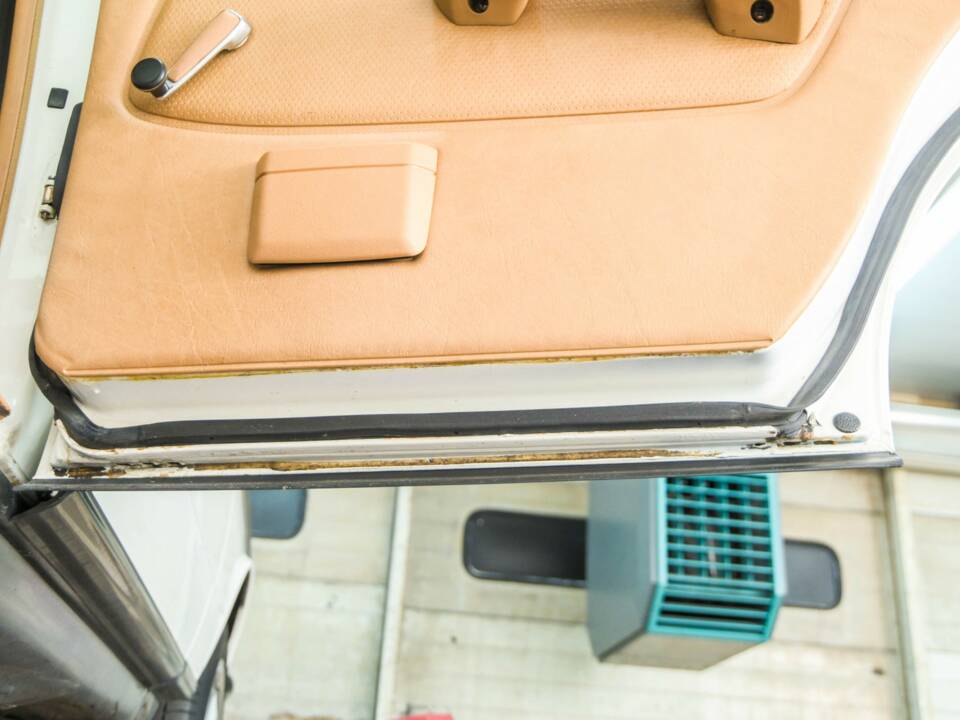 Image 42/50 of Mercedes-Benz 300 D (1980)