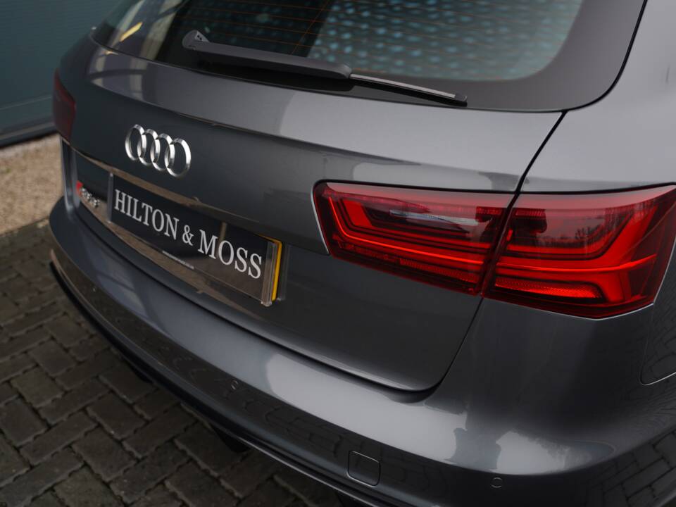 Immagine 47/50 di Audi RS6 Avant (2015)