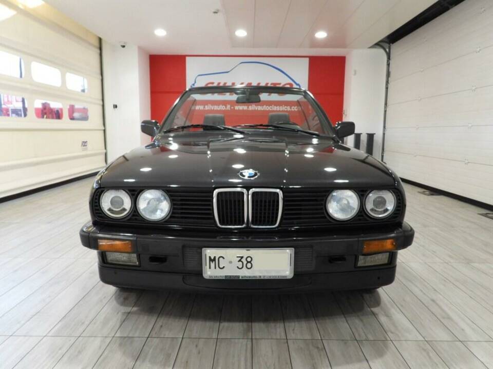 Image 2/14 de BMW 320i (1989)