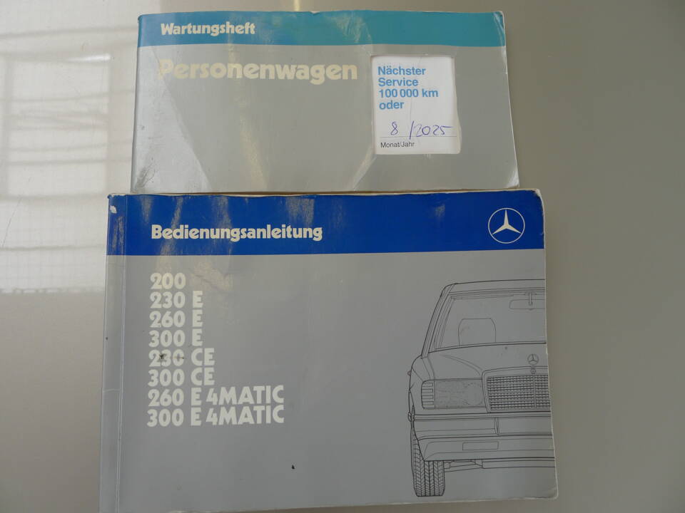 Image 5/33 of Mercedes-Benz 300 CE (1988)