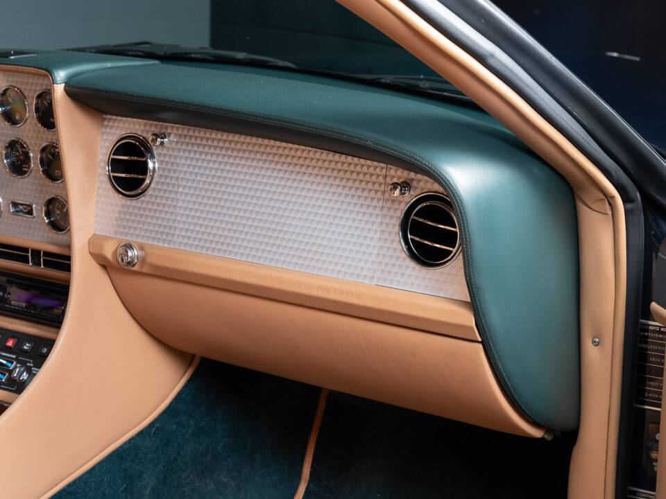 Image 29/43 of Bentley Continental T (1997)