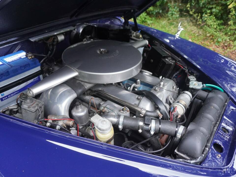 Image 16/18 of Jaguar Mk II 3.8 (1966)