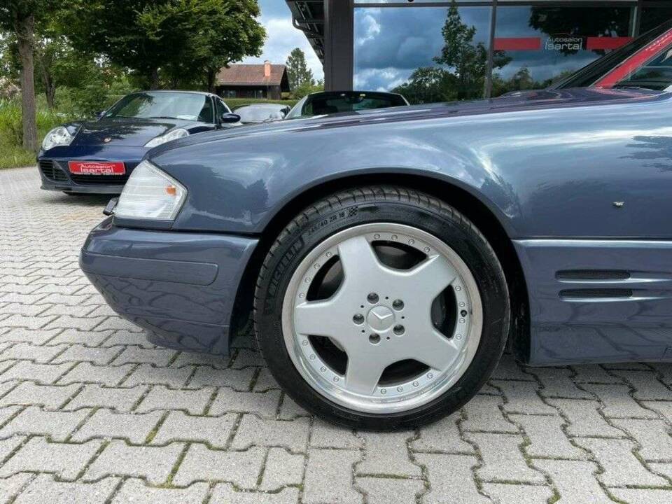 Immagine 7/20 di Mercedes-Benz SL 500 (2000)