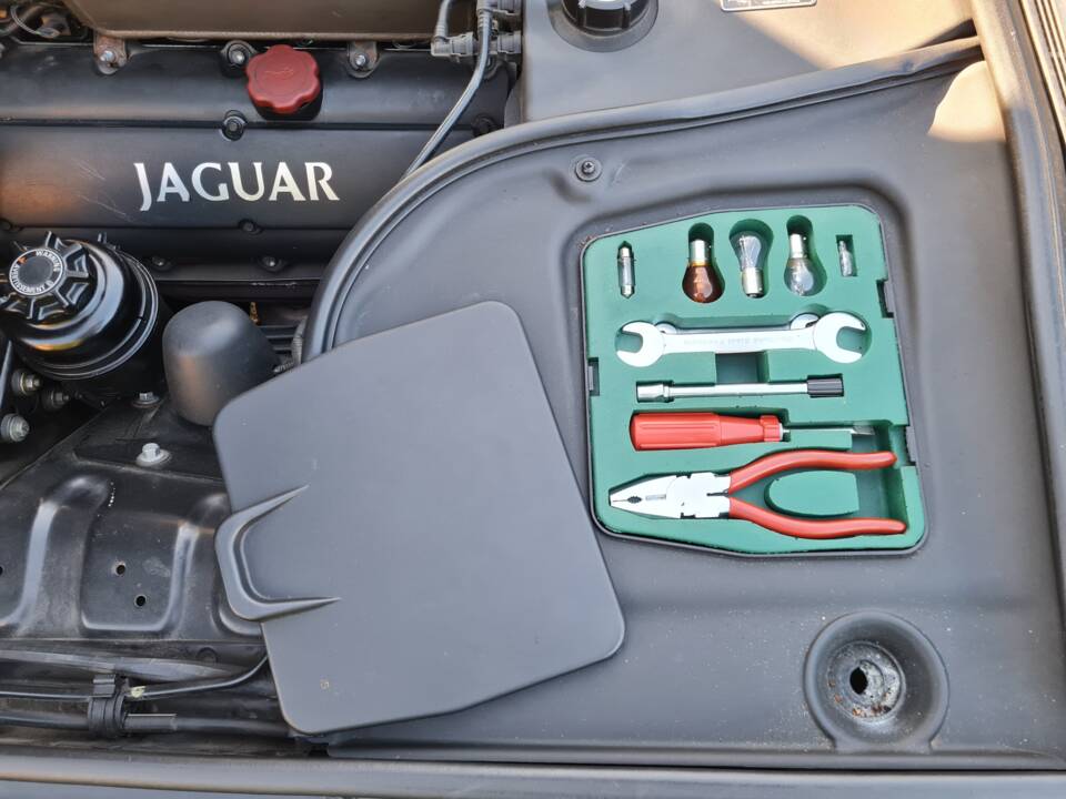 Imagen 17/21 de Jaguar XJR 4.0 (2000)