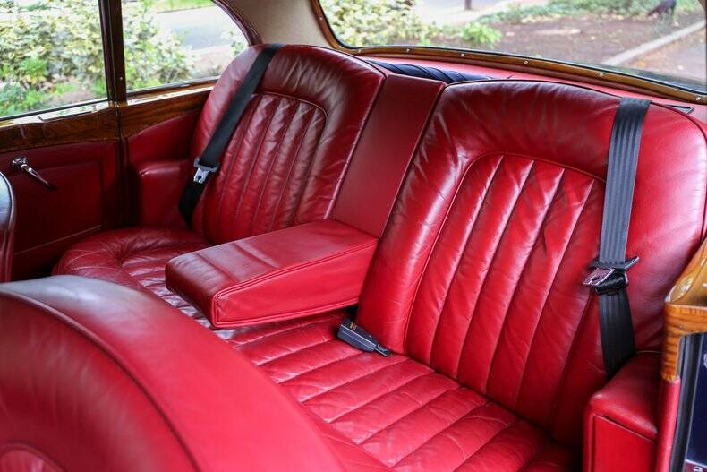 Image 35/49 of Bentley S 3 Continental Flying Spur (1964)