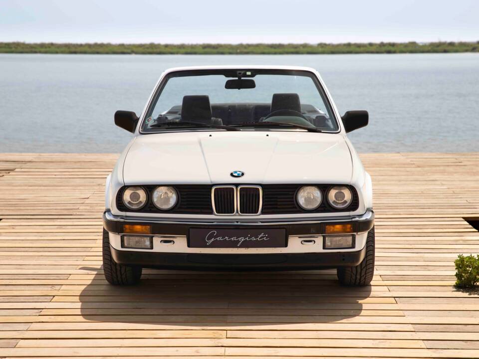 Image 10/70 of BMW 320i (1990)
