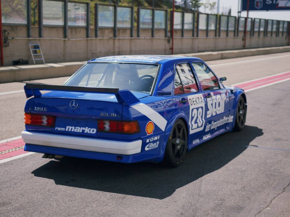 Image 2/16 of Mercedes-Benz 190 E 2.5-16 (1988)