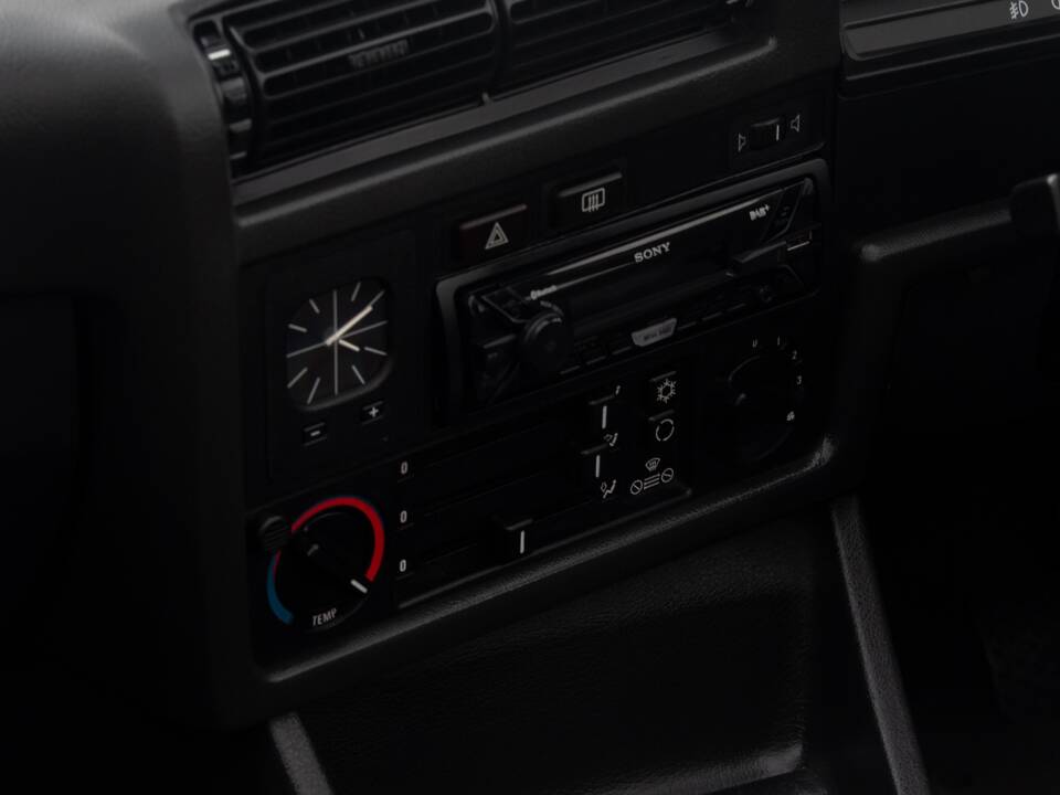 Image 28/50 of BMW 320i (1987)