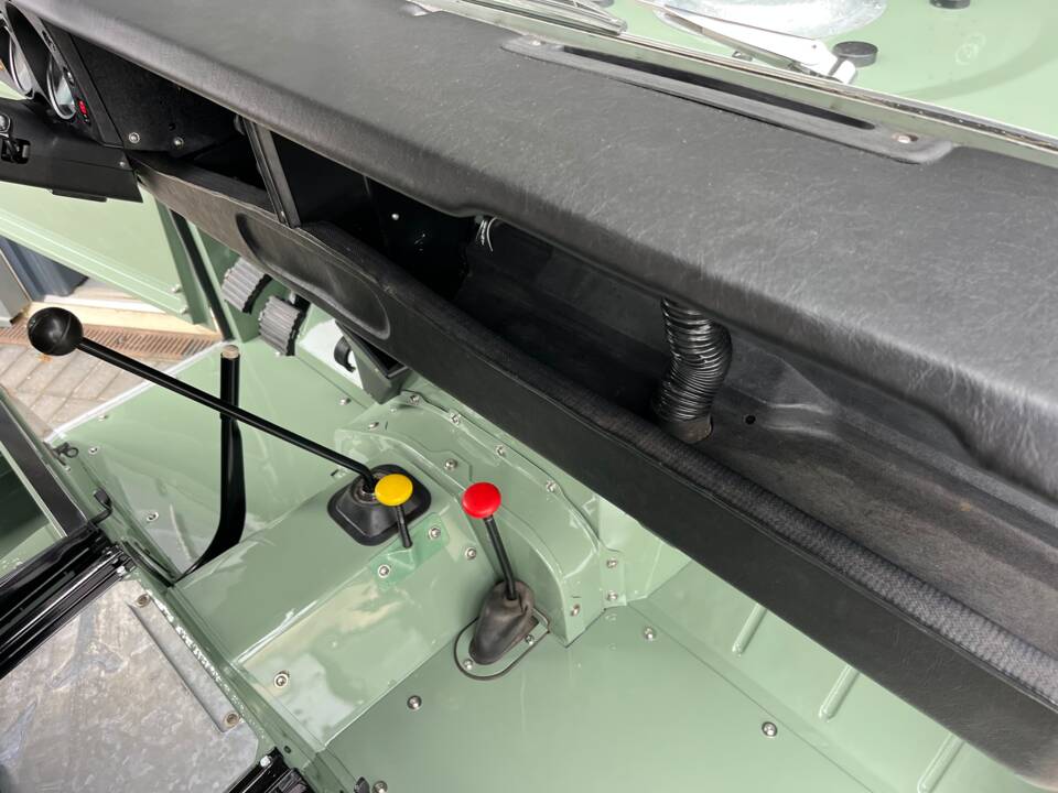 Bild 27/39 von Land Rover 88 (1984)