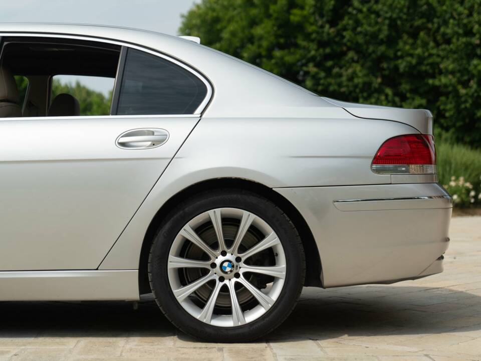 Bild 14/50 von BMW 745d (2005)
