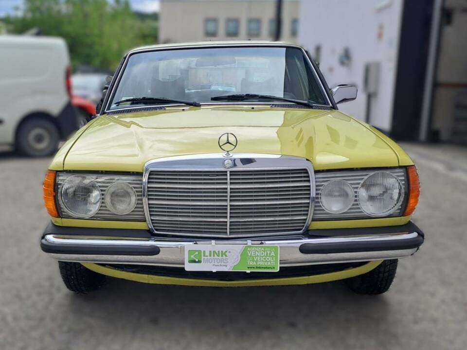 Bild 8/49 von Mercedes-Benz 200 (1979)