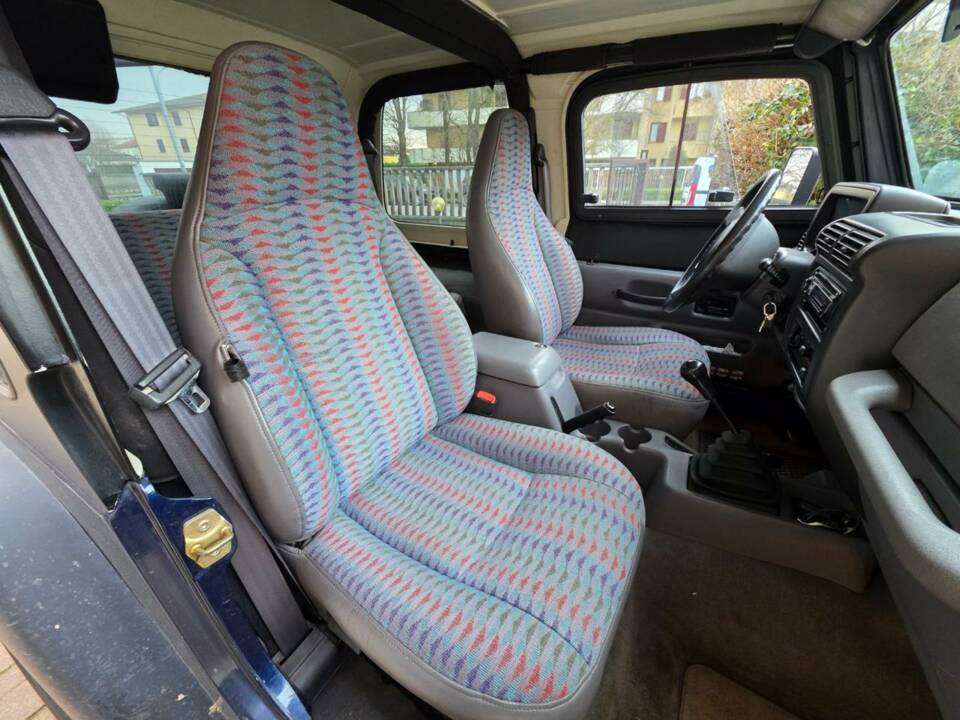 Afbeelding 10/45 van Jeep Wrangler Sport Hardtop 2.5 (1997)