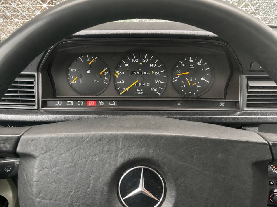 Image 6/12 of Mercedes-Benz 190 D 2.5 (1990)