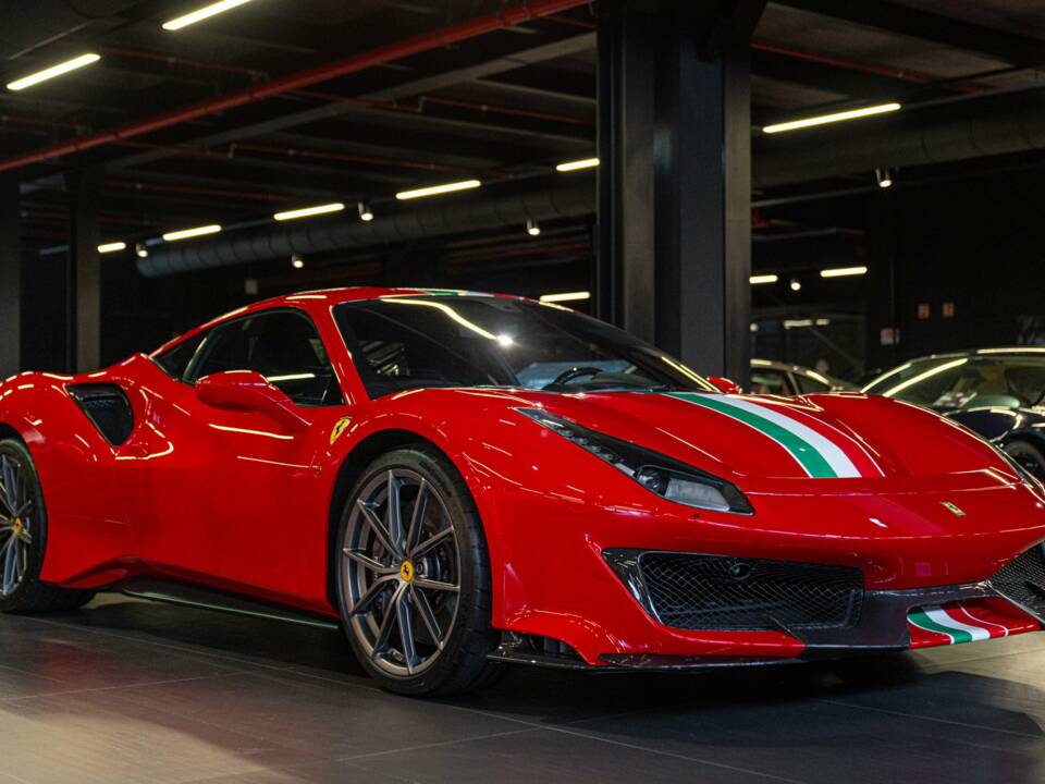 Image 2/50 of Ferrari 488 Pista (2019)