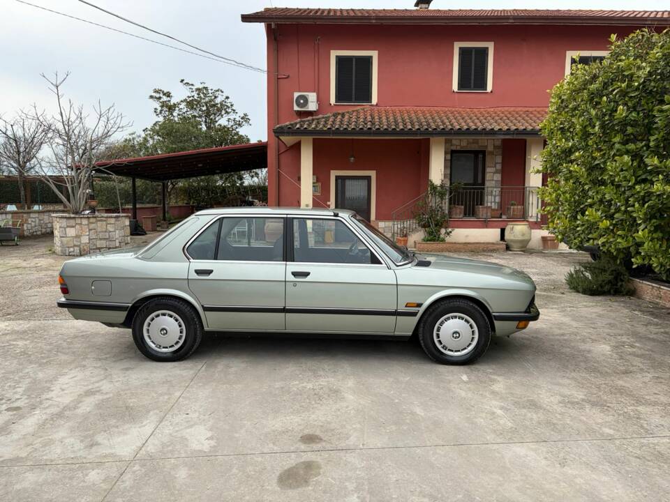 Bild 10/41 von BMW 520i (1982)