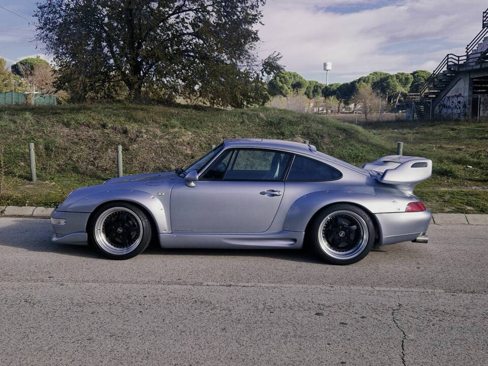 Image 6/8 of Porsche 911 Carrera (1995)