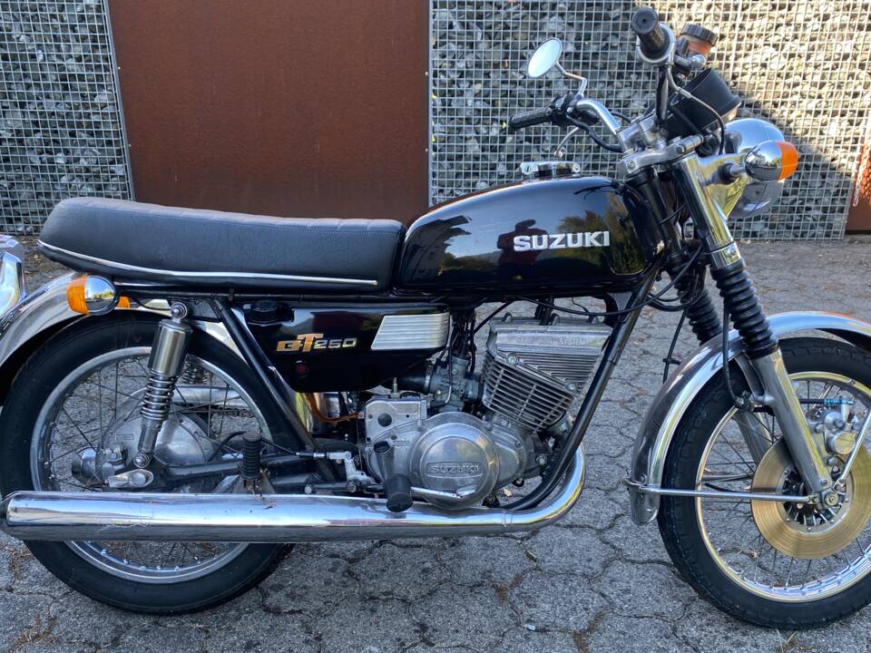 Image 1/11 of Suzuki GT 250 A II (1977)