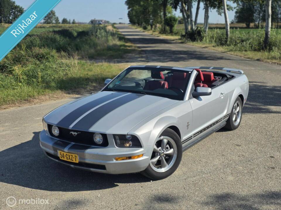Bild 2/38 von Ford Mustang V6 (2006)