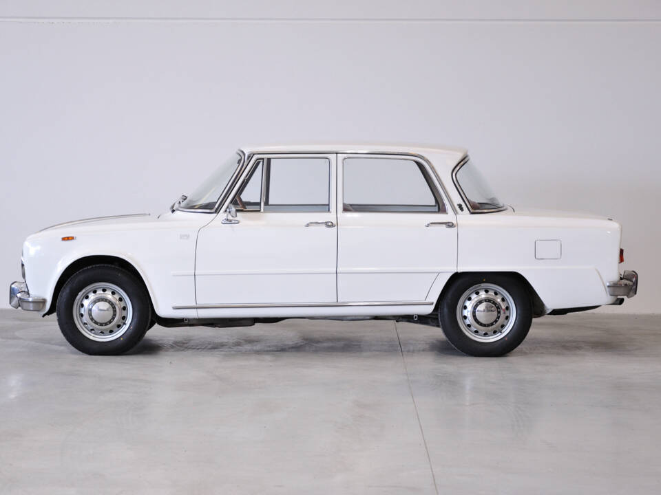 Image 7/63 of Alfa Romeo Giulia 1600 Super Biscione (1969)