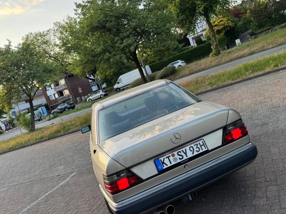 Bild 2/13 von Mercedes-Benz 260 E (1989)