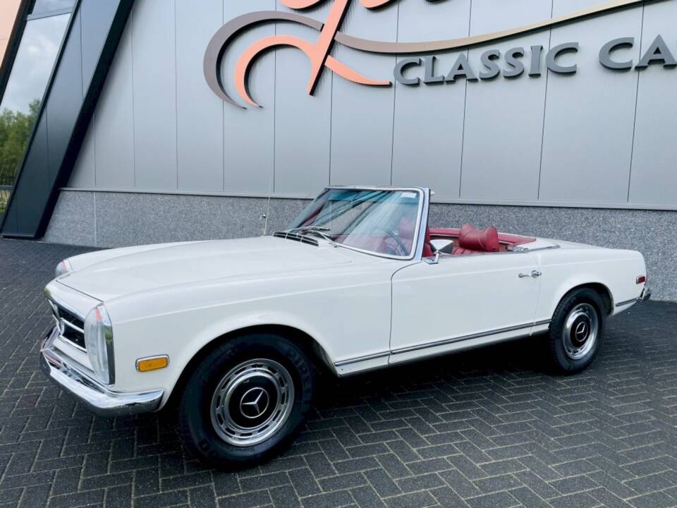 Image 2/37 of Mercedes-Benz 280 SL (1970)