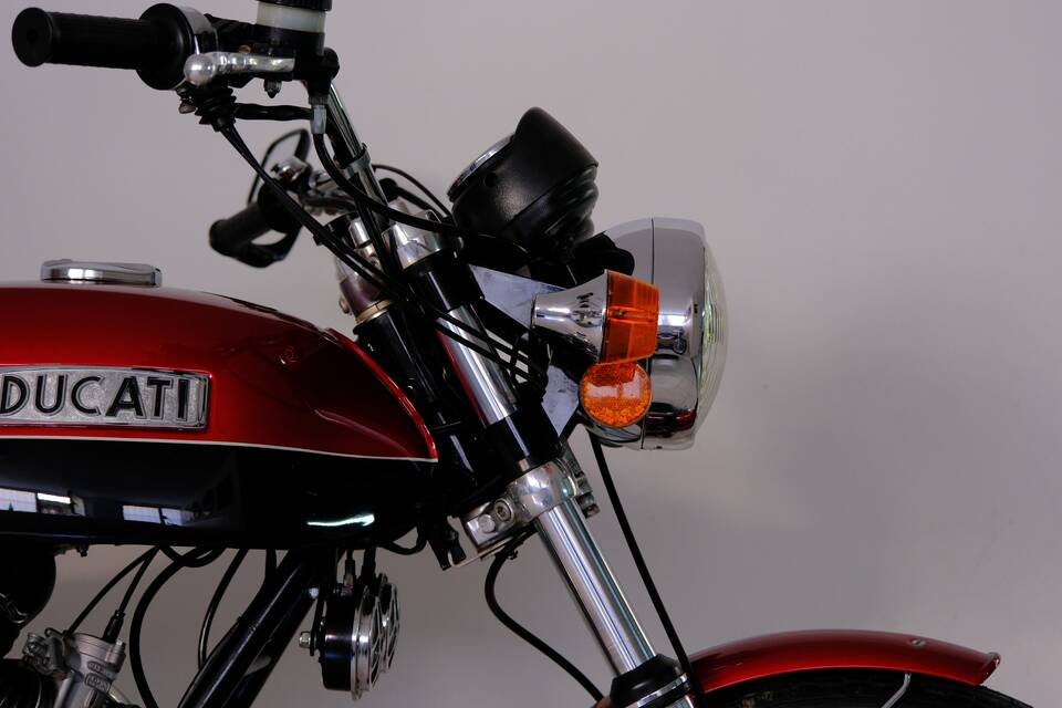 Immagine 4/96 di Ducati 750 GT (1974)