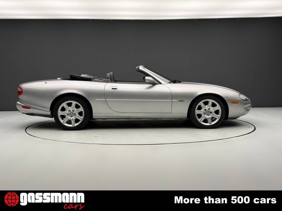 Image 5/15 of Jaguar XK8 4.0 (2000)