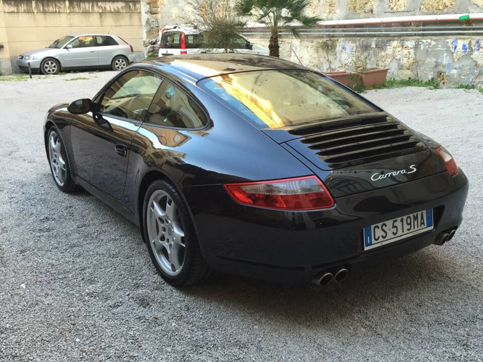 Image 3/16 of Porsche 911 Carrera S (2005)