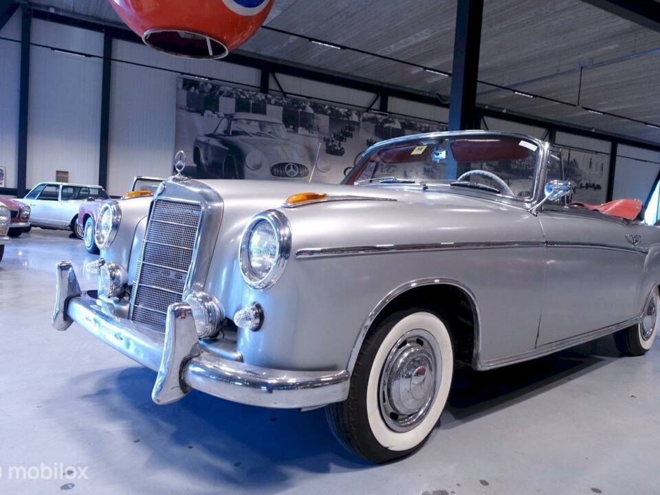 Image 1/12 de Mercedes-Benz 220 S Cabriolet (1959)