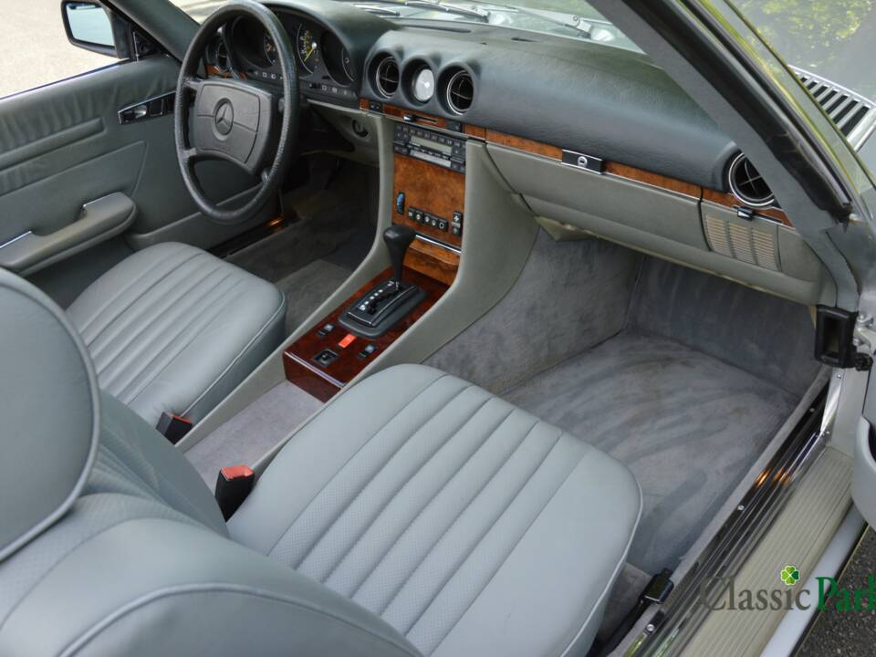 Image 34/50 de Mercedes-Benz 500 SL (1985)